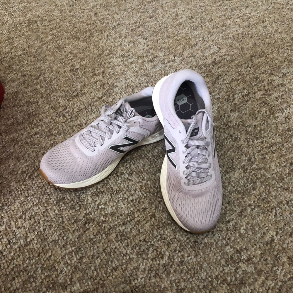New Balance - Picture 2 of 9